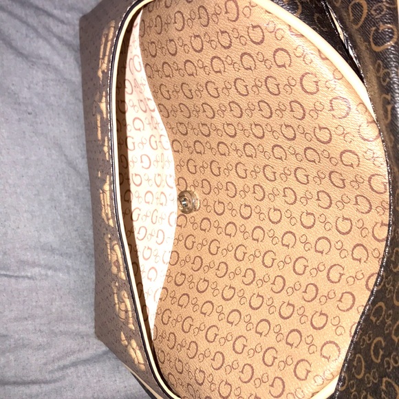 Guess backpack like new - Picture 3 of 5